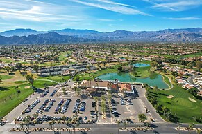 Games, Grill & Golf Course View: Palm Desert Gem!