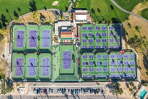 Games, Grill & Golf Course View: Palm Desert Gem!