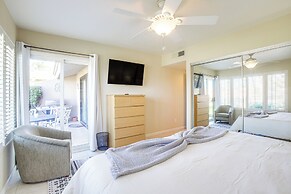 Games, Grill & Golf Course View: Palm Desert Gem!