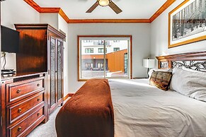 Walk to Ski Lift: Resort Condo in Park City!