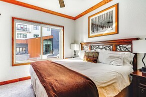 Walk to Ski Lift: Resort Condo in Park City!