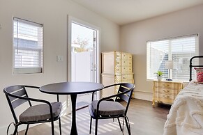 2 Mi to Oasis Golf Club: Pet-friendly Retreat