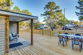 ~ 8 Mi to Pinehurst: Cozy Home w/ Extended Deck!