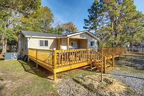 ~ 8 Mi to Pinehurst: Cozy Home w/ Extended Deck!