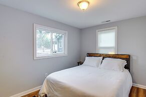 ~ 8 Mi to Pinehurst: Cozy Home w/ Extended Deck!