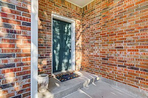 6 Mi to Texas A&m: Home w/ Pool Access
