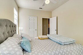 6 Mi to Texas A&m: Home w/ Pool Access