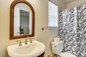 6 Mi to Texas A&m: Home w/ Pool Access