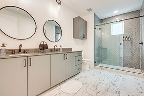 5 Mi to Dtwn: Modern Condo in New Braunfels!