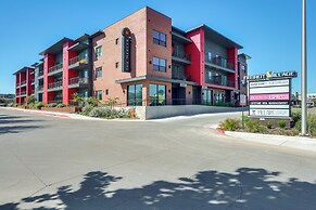 5 Mi to Dtwn: Modern Condo in New Braunfels!