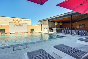 5 Mi to Dtwn: Modern Condo in New Braunfels!