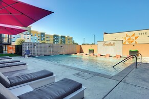 5 Mi to Dtwn: Modern Condo in New Braunfels!