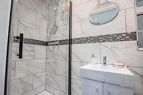 Host Stay Broadland House