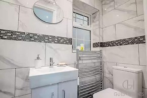 Host Stay Broadland House