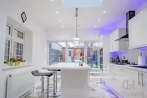 Host Stay Broadland House