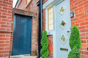 Host Stay Broadland House