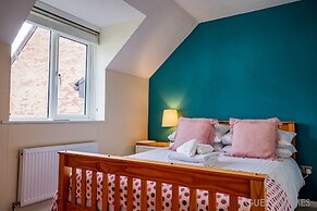 Host Stay Chichester Close