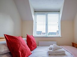 Host Stay Chichester Close