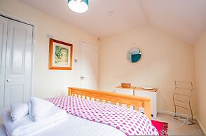 Host Stay Chichester Close