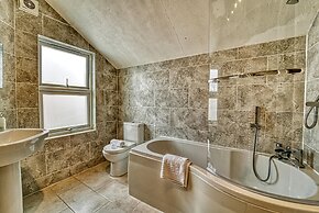 Host Stay Southfield Residence