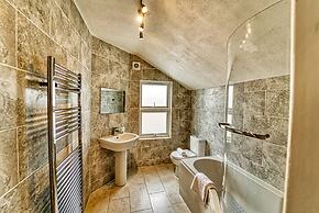 Host Stay Southfield Residence