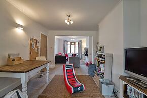 Host Stay Severn Swans House