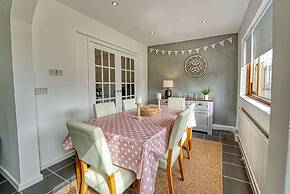 Host Stay Severn Swans House