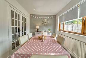 Host Stay Severn Swans House