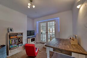 Host Stay Severn Swans House