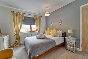 Host Stay Severn Swans House