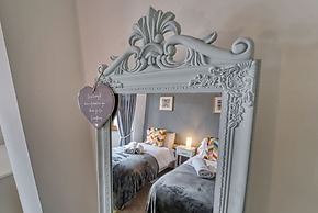 Host Stay Severn Swans House