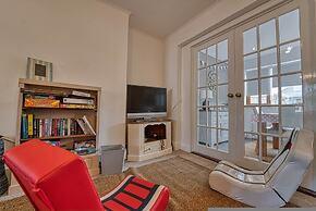 Host Stay Severn Swans House