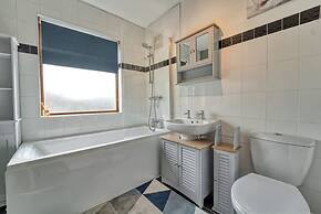 Host Stay Severn Swans House