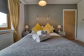 Host Stay Severn Swans House