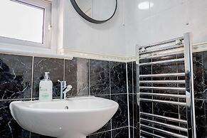 Host Stay Chestnut Residence