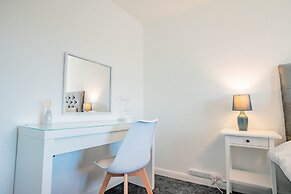 Host Stay Chestnut Residence