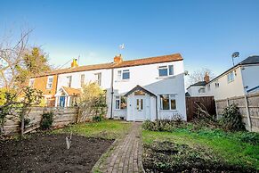 Host Stay Chestnut Residence