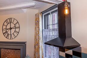 Host Stay Merchant House Studio