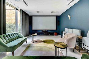 Host Stay Rox Studio