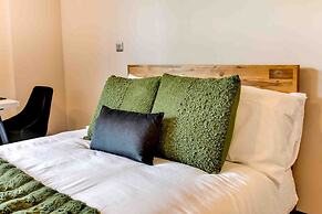 Host Stay Rox Studio