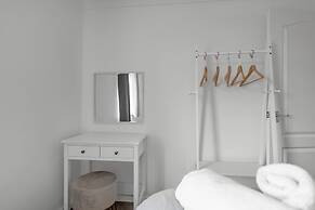 Host Stay Galley Lodge