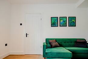 Host Stay Carlisle Road House