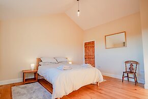 Host Stay Upperley Barn