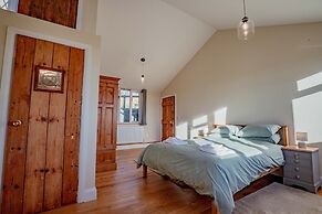 Host Stay Upperley Barn