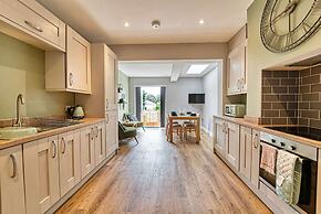 Host Stay Gillam House
