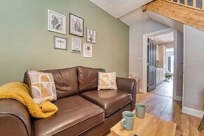 Host Stay Gillam House