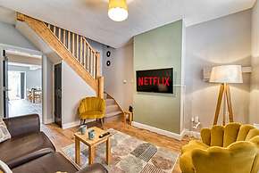 Host Stay Gillam House