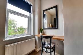 Host Stay Gillam House