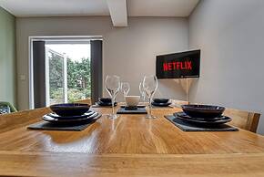 Host Stay Gillam House