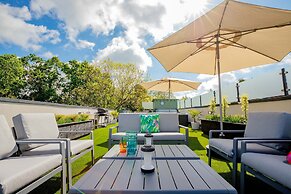 Host Stay Hilltop House